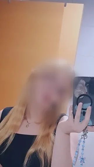 Andrea, 26
