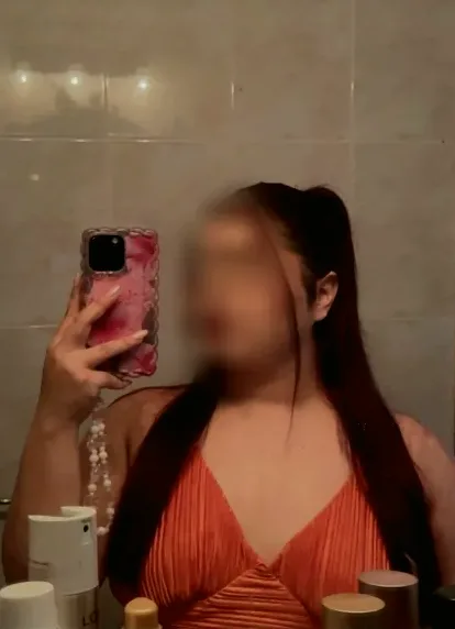 Caroline, 22