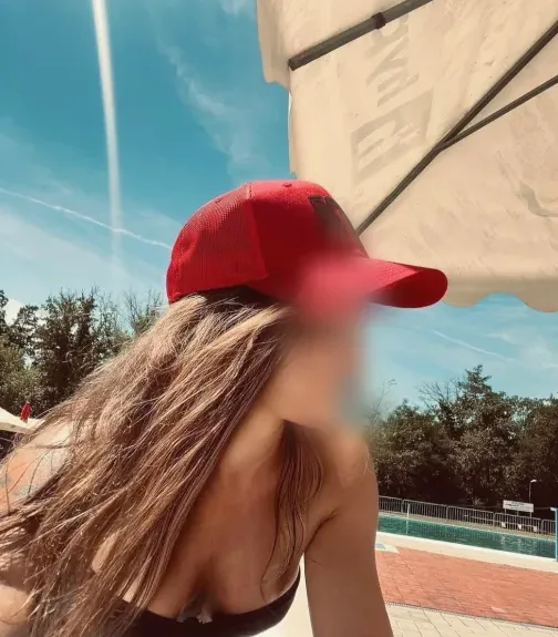 Charlotte, 32