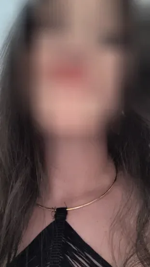 Zeynep, 27